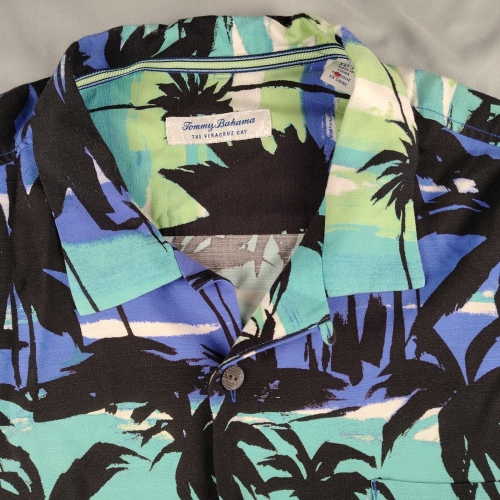 Tommy Bahama Veracruz Cay Shirt Mens XL Blue Palm Tree Hawaiian Beach Tropical - Picture 3 of 16